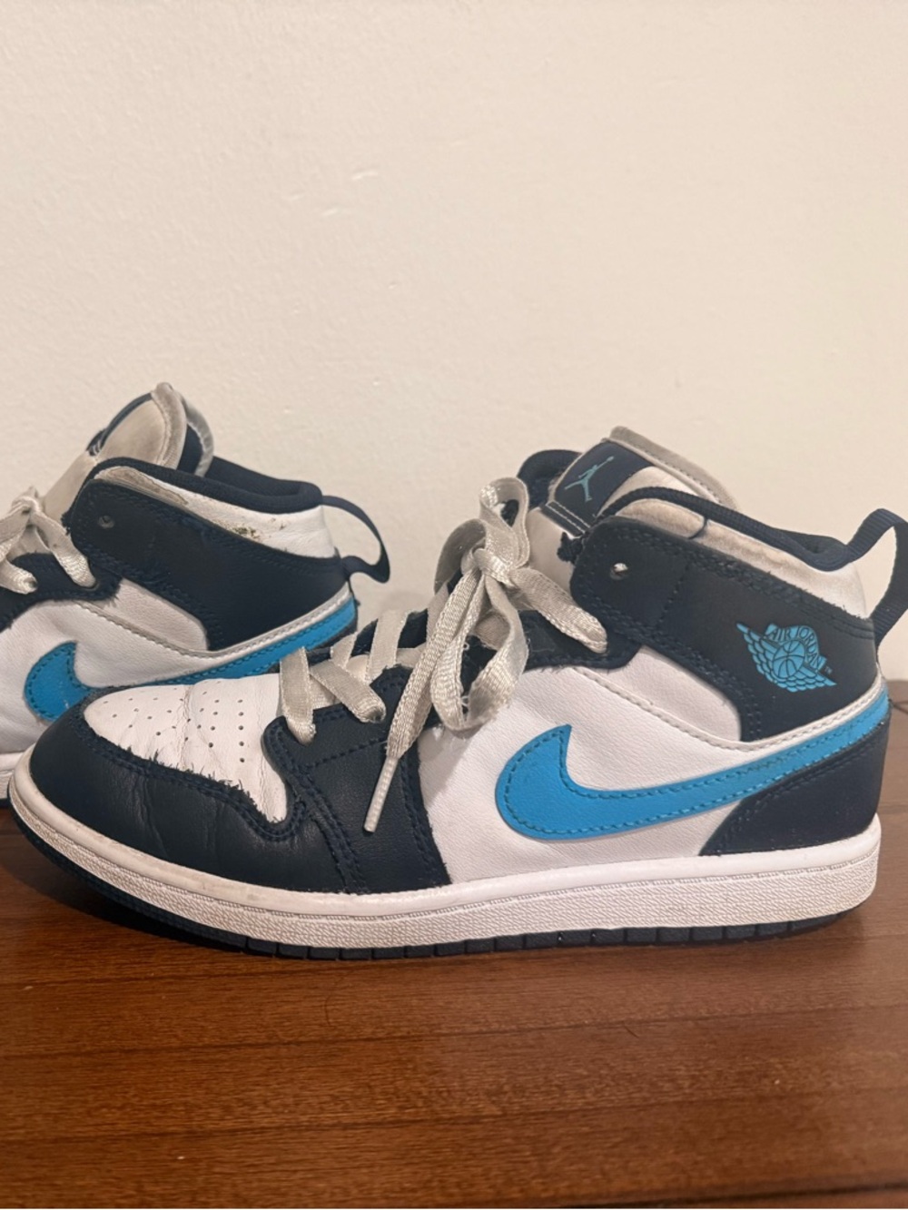 Jordan 1 mid  Kids High-Top Sneakers in White, Navy & Light Blue